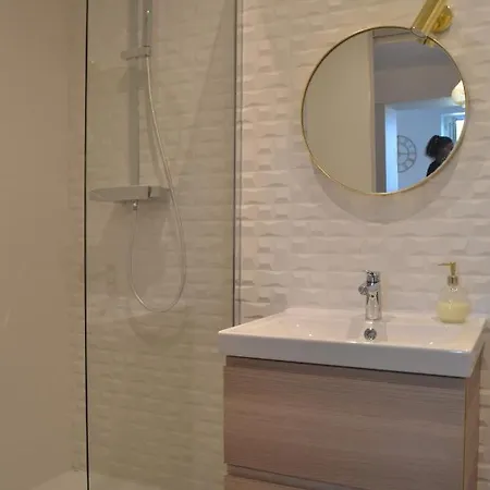 Le Bompard 50 M2 Art Déco Plein Centre Avec Jardin Appartement *