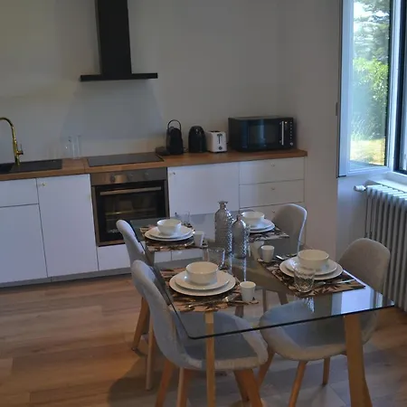 Le Bompard 50 M2 Art Déco Plein Centre Avec Jardin Rodez