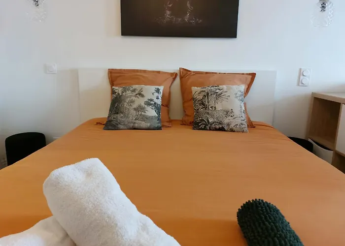 Le Bompard 50 M2 Art Deco Plein Centre Avec Jardin Апартаменты