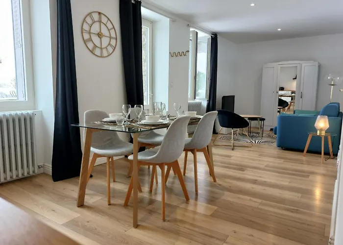 Le Bompard 50 M2 Art Deco Plein Centre Avec Jardin Роде